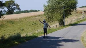 Walk 13 km (8 miles) from Ourense to Tamallancos.