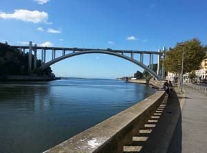 Walk 19 km from Oporto to Obelisco.