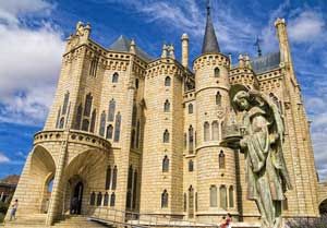 Walk 17 km to Astorga.