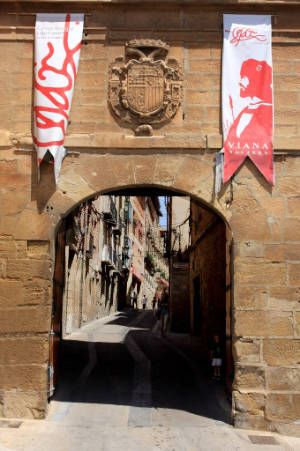 Walk 9 km to Logroño.