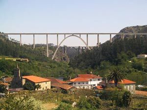 Walk 13 km (8 miles) from Silleda to Dornelas.