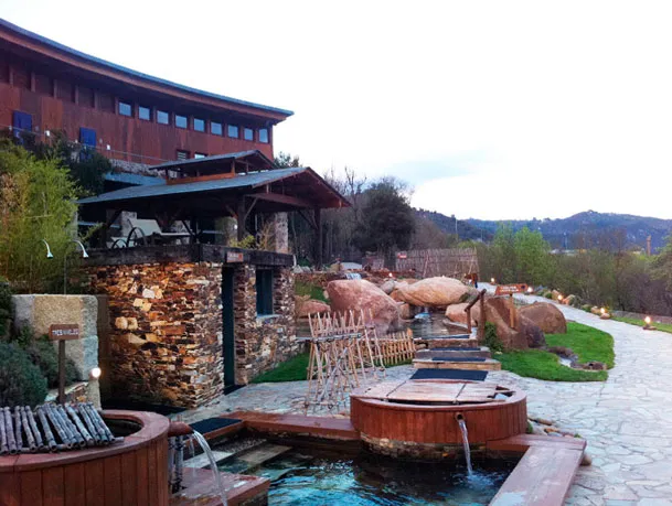 The thermal bathing complex at Outariz beside the Miño in Ourense.