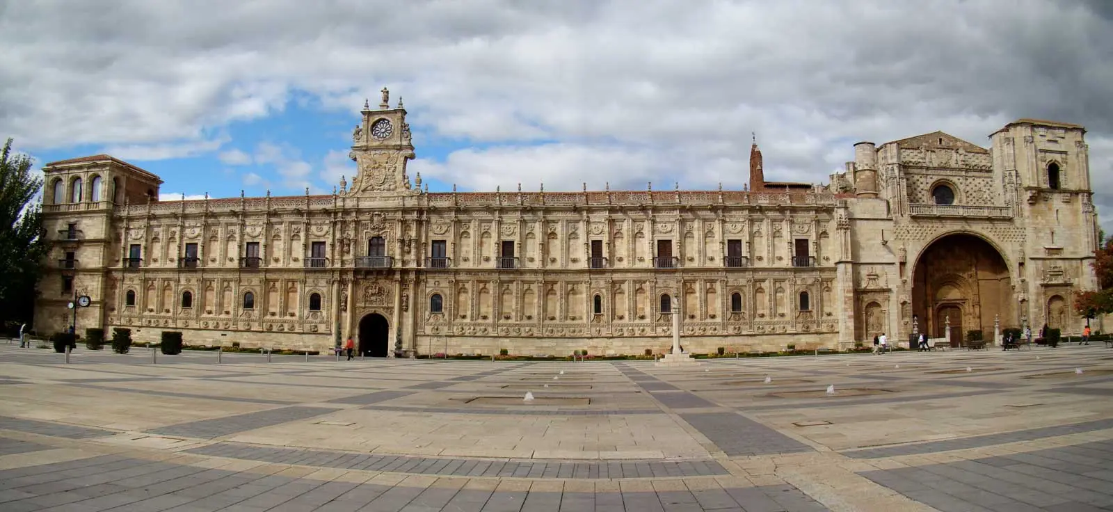 The monumental historic center of León on the French Way.