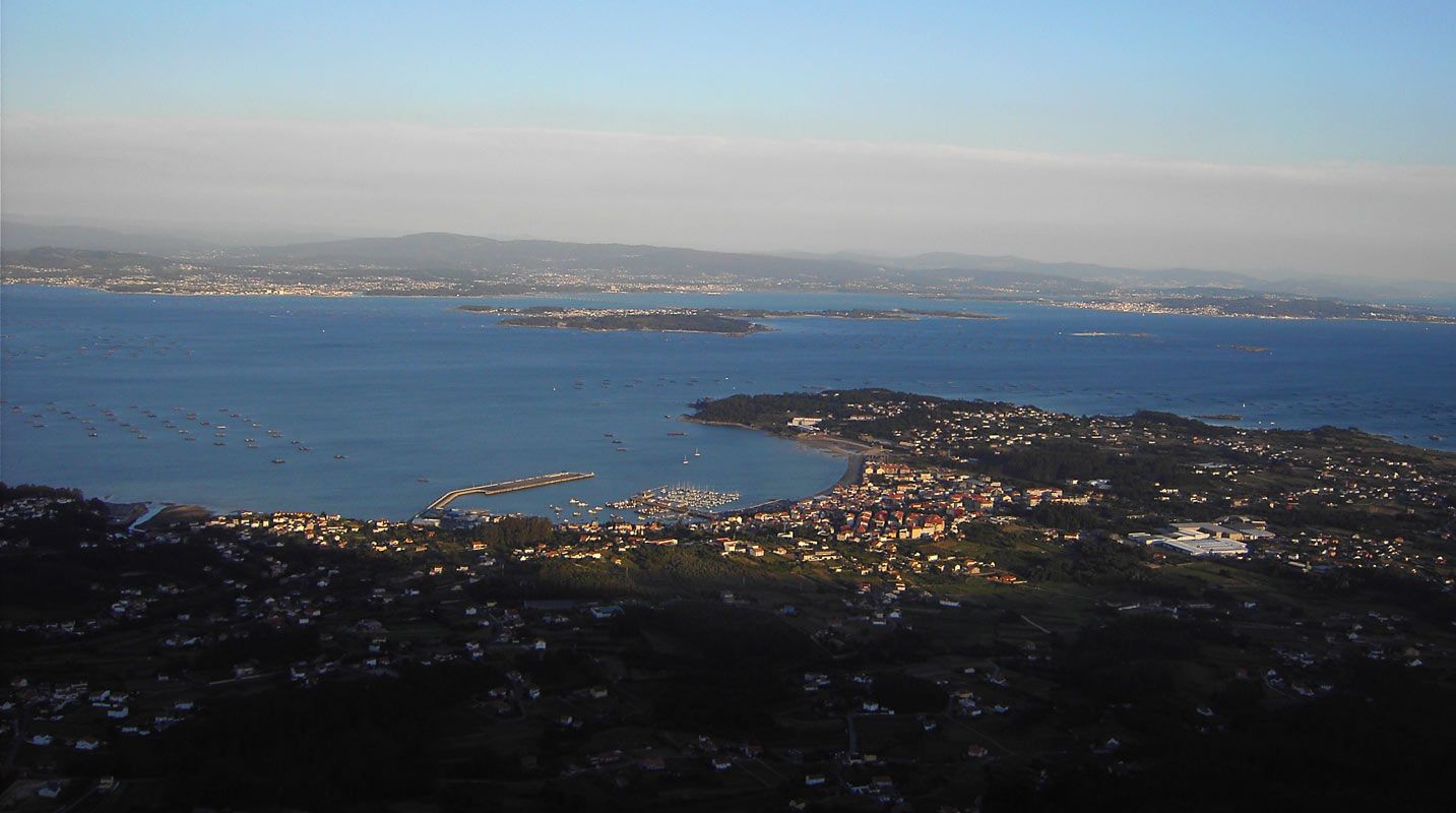 Atlantic water and rocky coastline in the Rías Baixas.