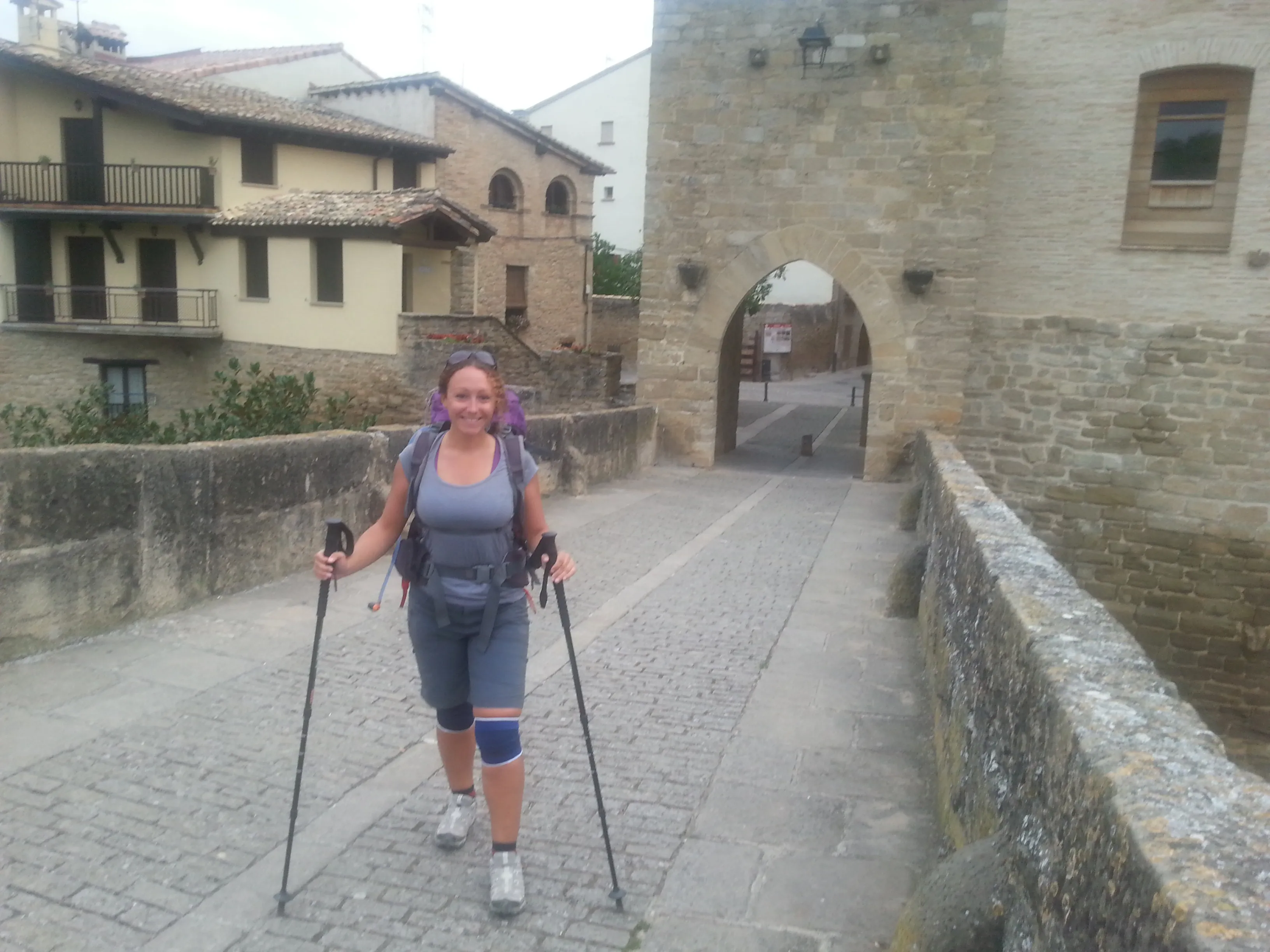 A woman pilgrim walking independently on the Camino Francés.